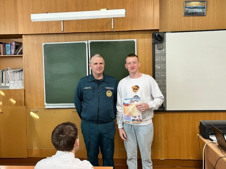 Ученик 9А класса Илья Присяжных, награждён почетной грамотой.